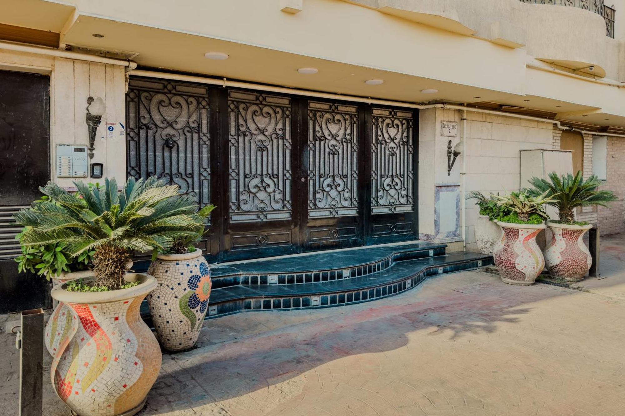 Distinct & Decent 2 Bdr Apt Steps From Nightlife And Airport ไคโร ภายนอก รูปภาพ