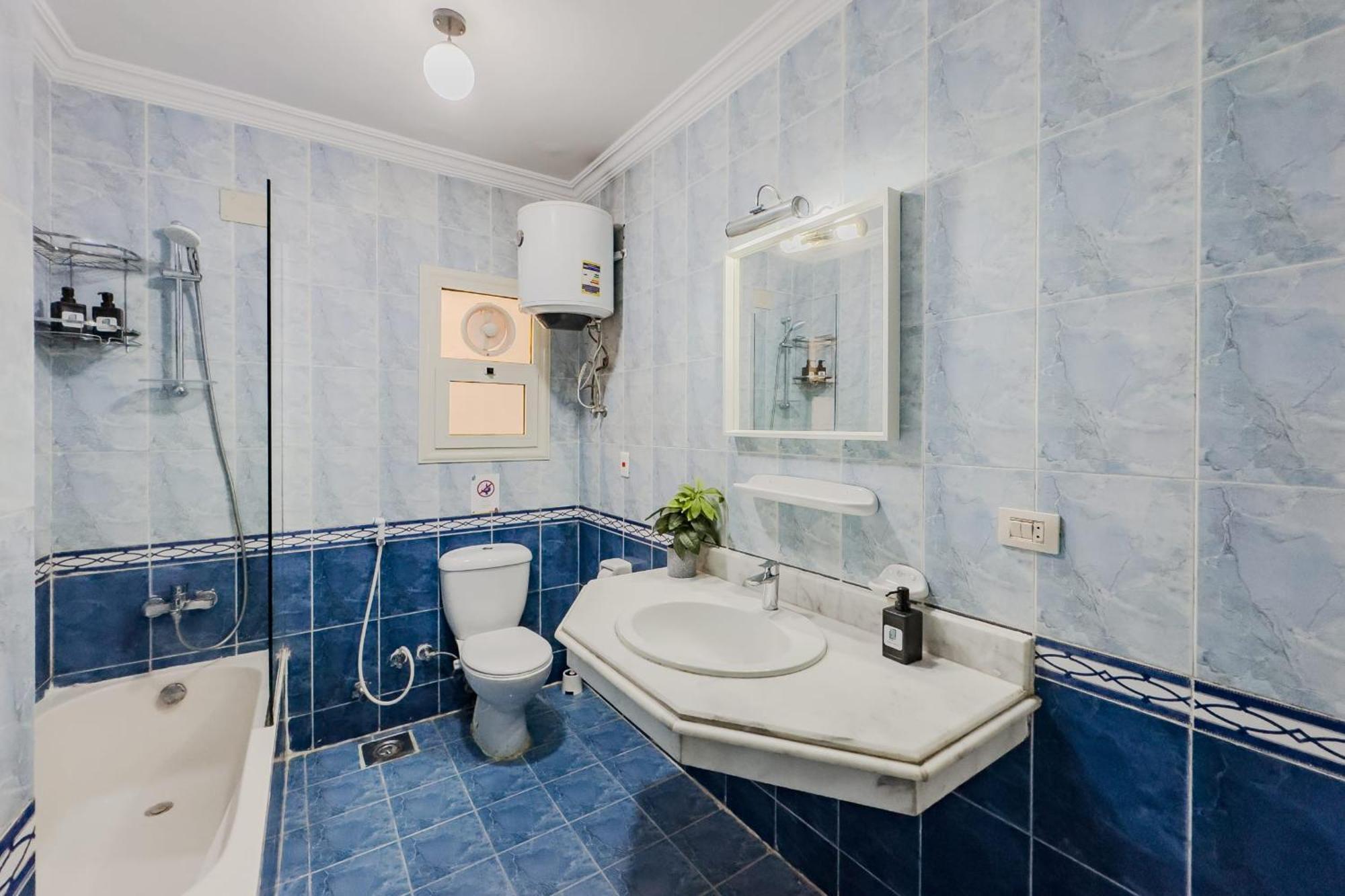 Distinct & Decent 2 Bdr Apt Steps From Nightlife And Airport ไคโร ภายนอก รูปภาพ