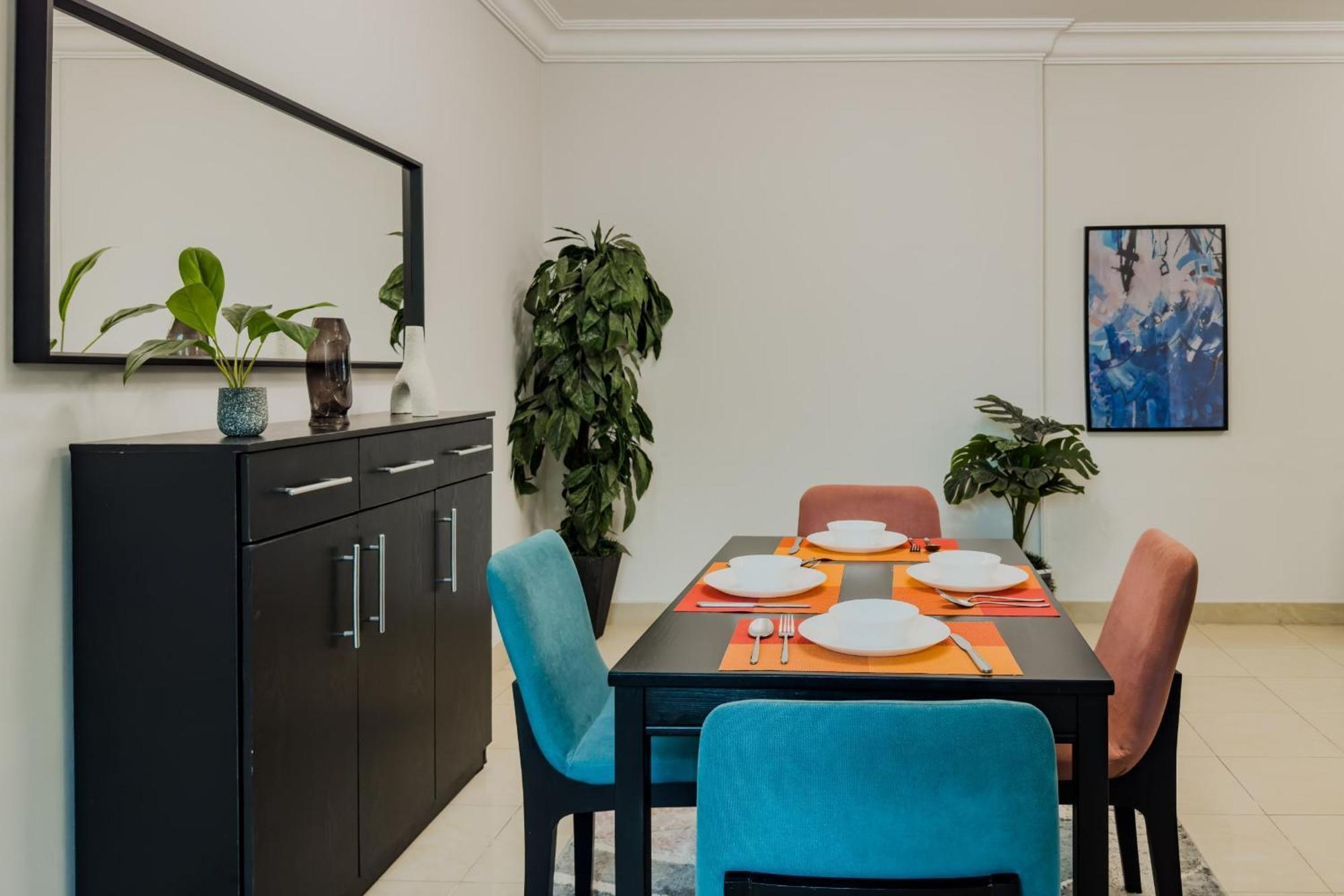 Distinct & Decent 2 Bdr Apt Steps From Nightlife And Airport ไคโร ภายนอก รูปภาพ