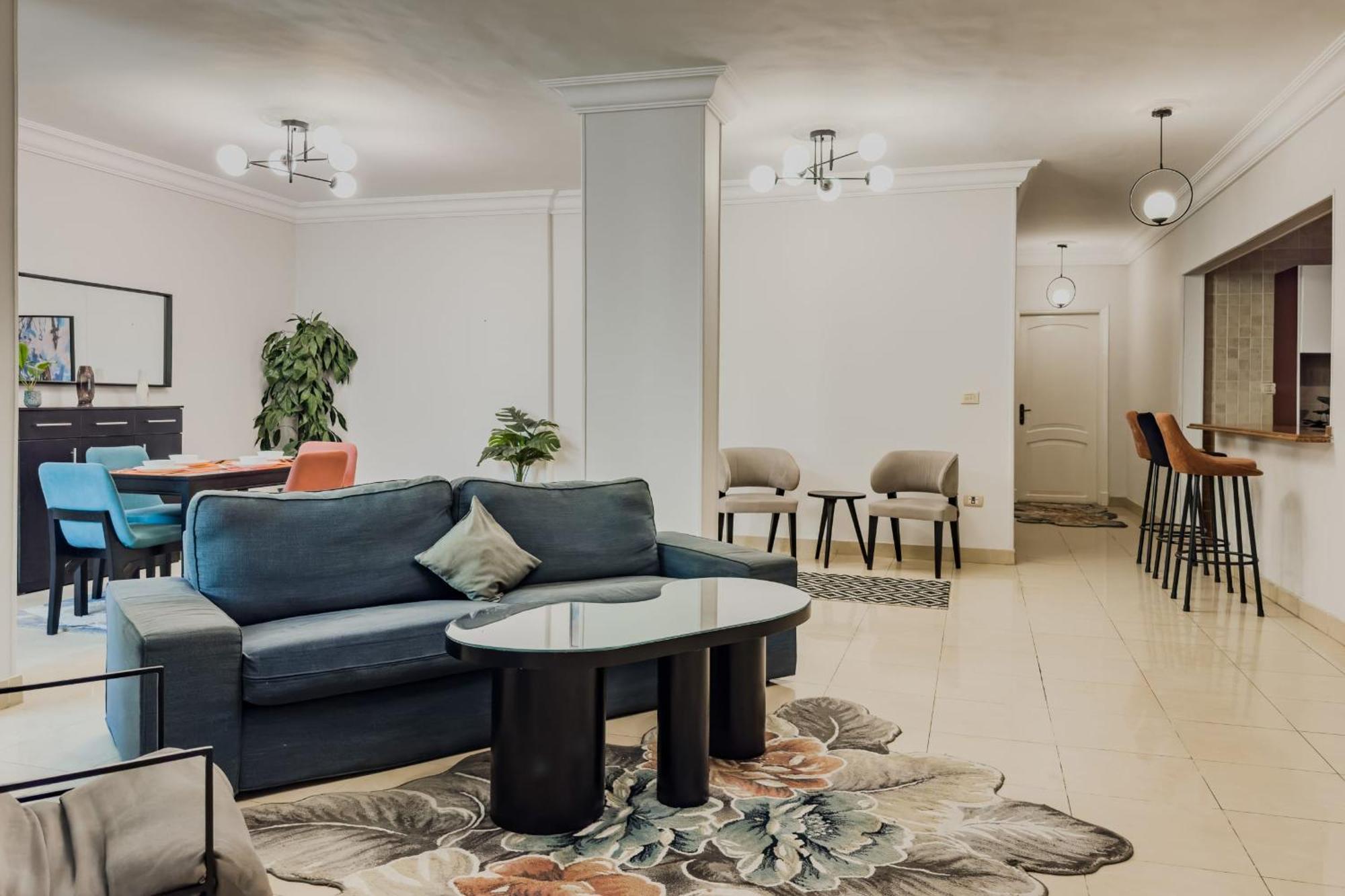 Distinct & Decent 2 Bdr Apt Steps From Nightlife And Airport ไคโร ภายนอก รูปภาพ