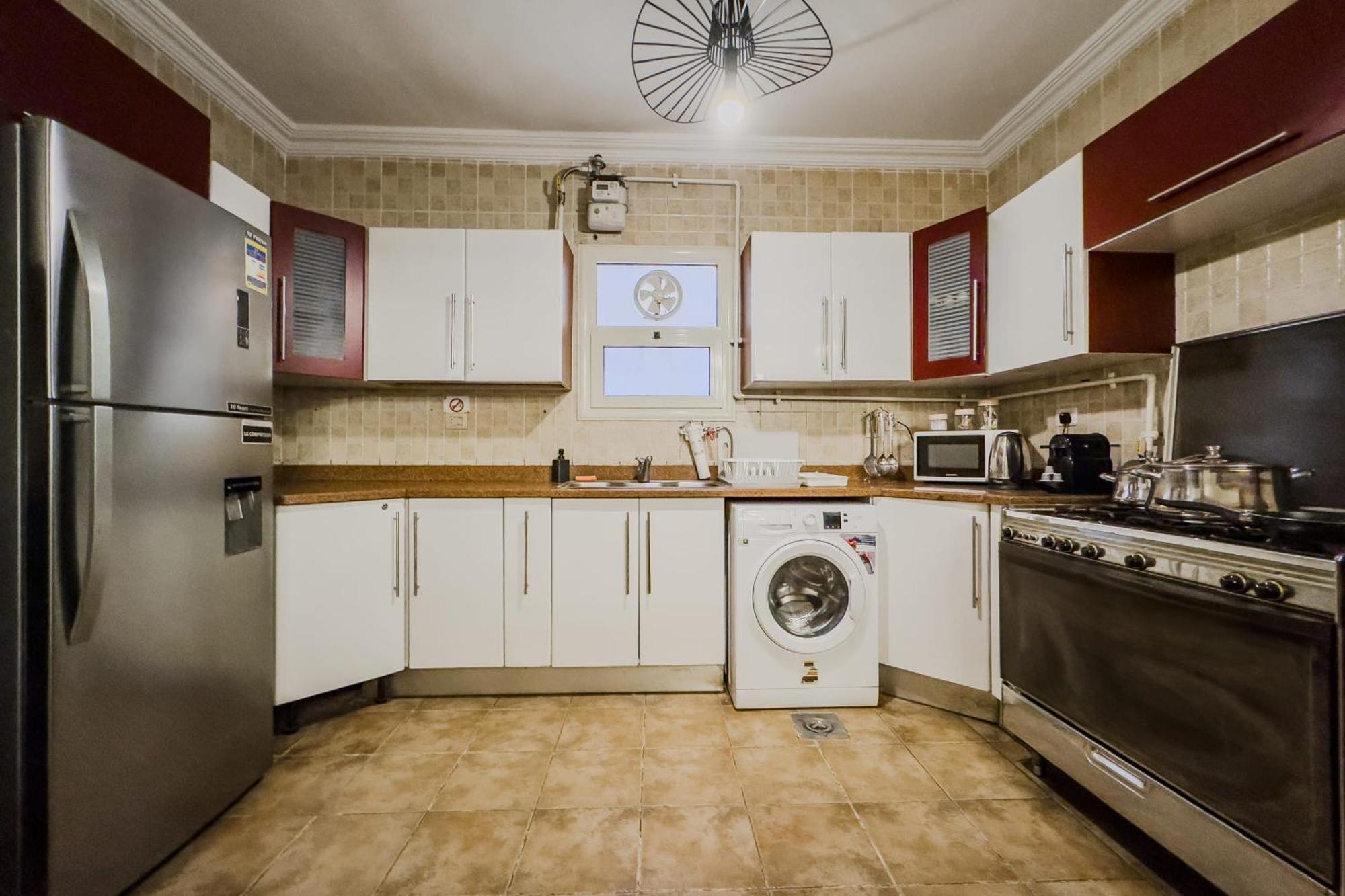 Distinct & Decent 2 Bdr Apt Steps From Nightlife And Airport ไคโร ภายนอก รูปภาพ