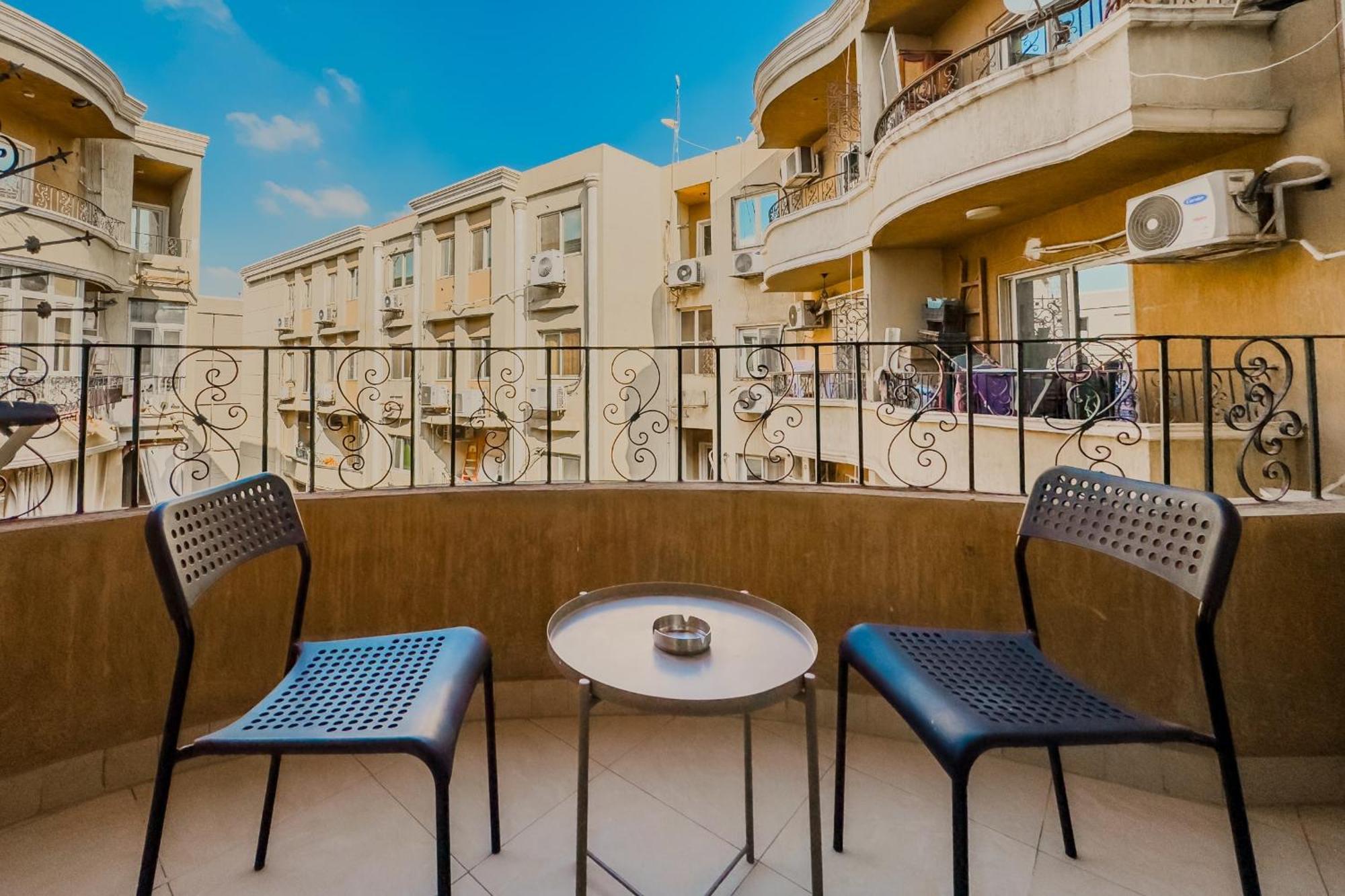 Distinct & Decent 2 Bdr Apt Steps From Nightlife And Airport ไคโร ภายนอก รูปภาพ