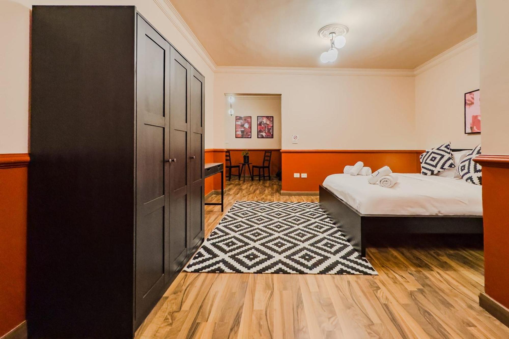 Distinct & Decent 2 Bdr Apt Steps From Nightlife And Airport ไคโร ภายนอก รูปภาพ