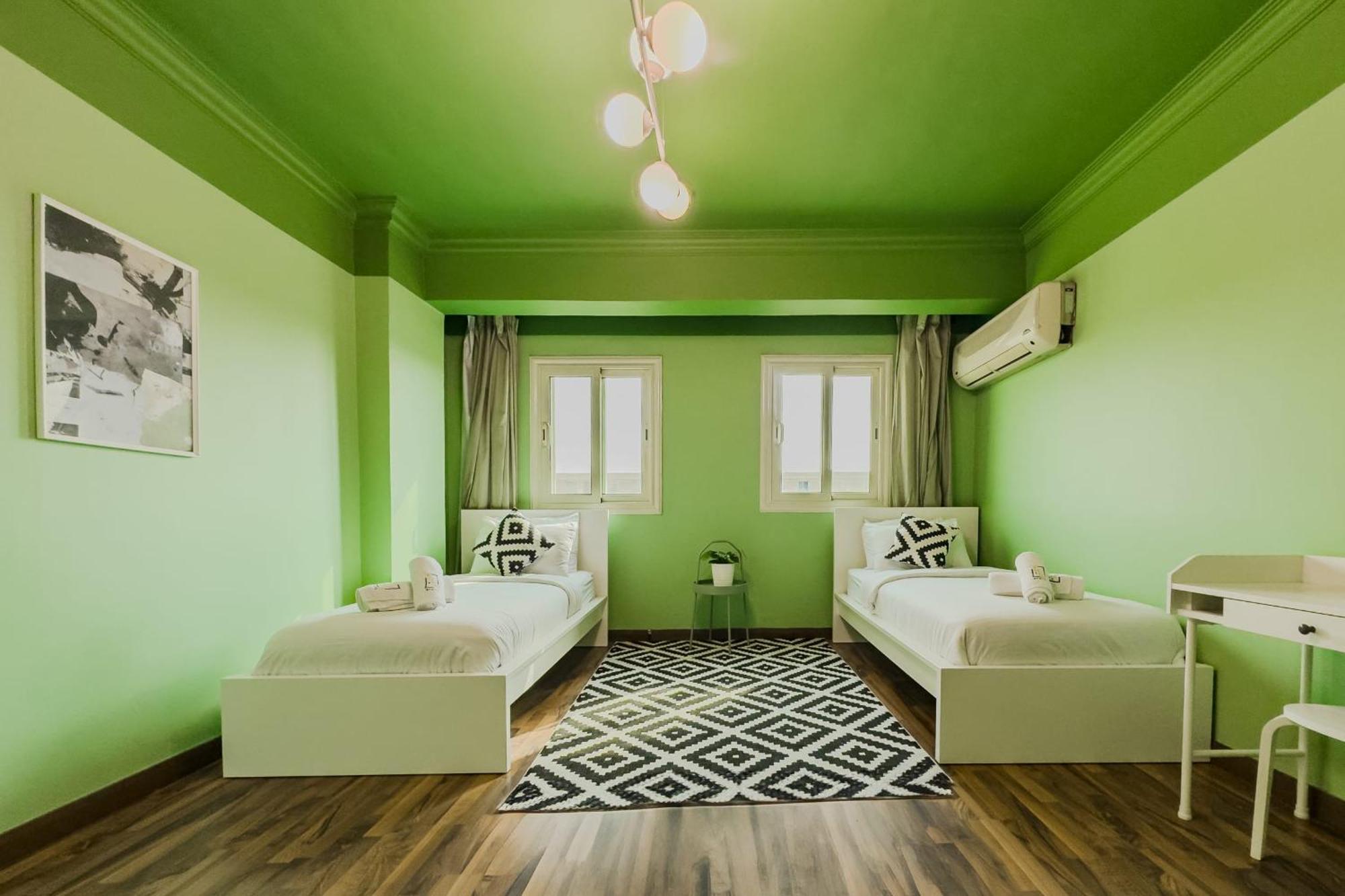 Distinct & Decent 2 Bdr Apt Steps From Nightlife And Airport ไคโร ภายนอก รูปภาพ